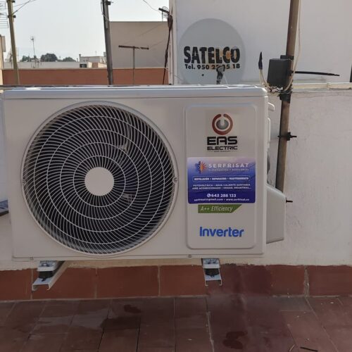 Instalación aire acondicionado con bomba de calor tipo split 5kw en el barrio Los Ángeles Almería